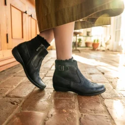 Dansko Finnley>Women Boots & Booties