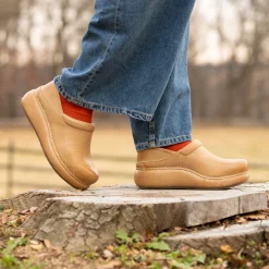 Dansko Platform Pro>Women Clogs