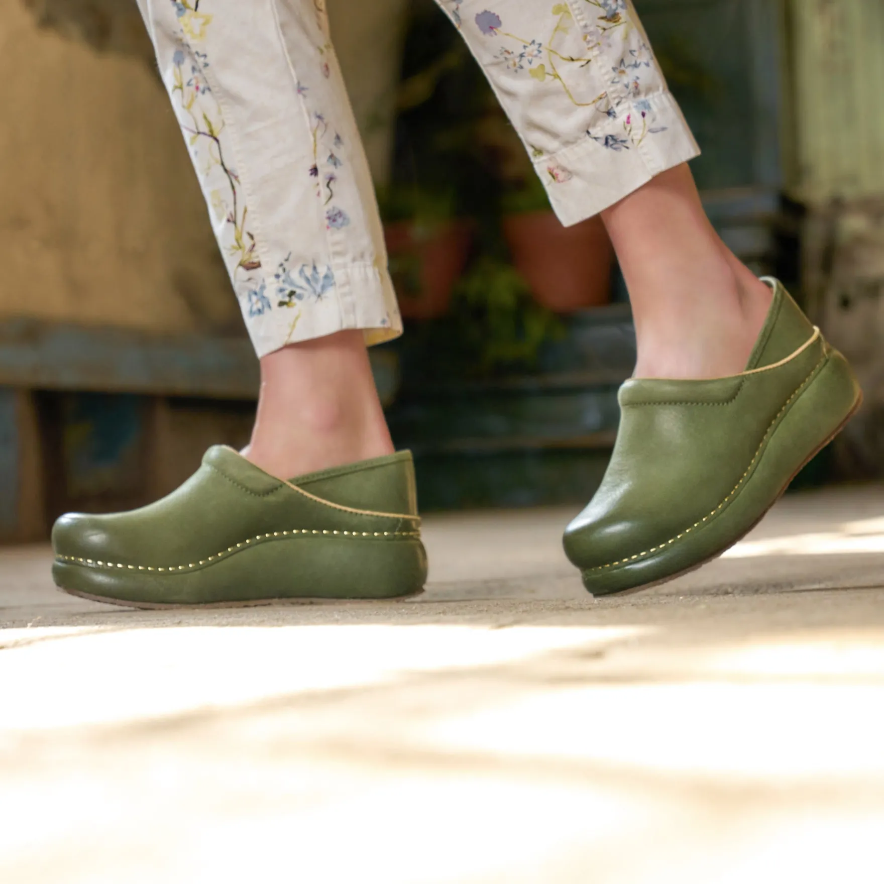 Dansko Platform Pro>Women Clogs