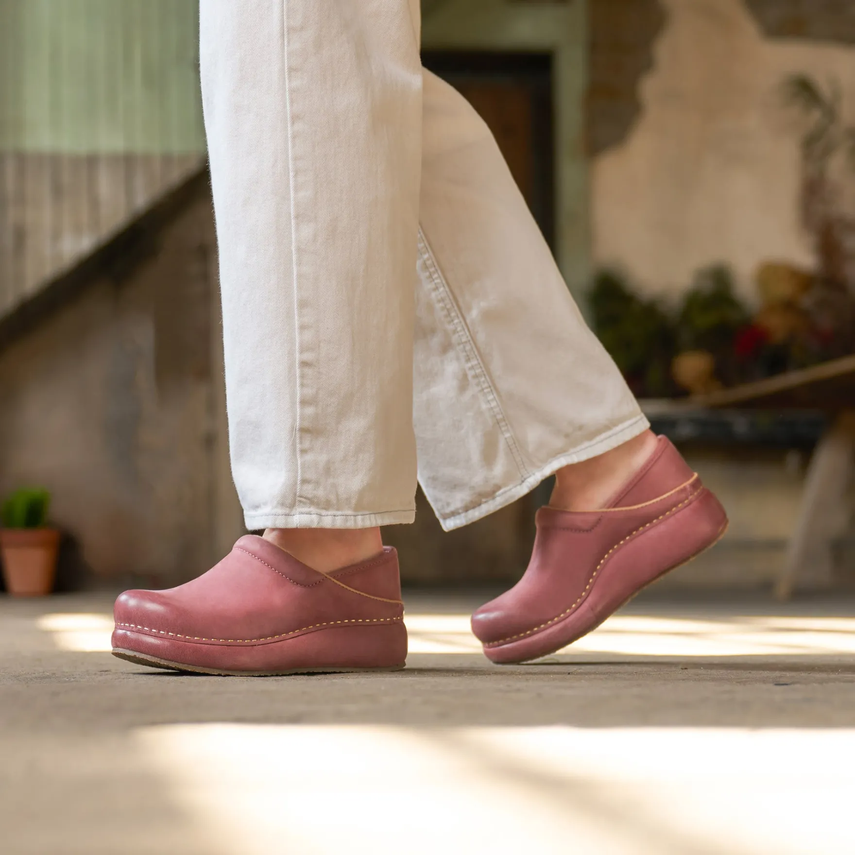 Dansko Platform Pro>Women Clogs