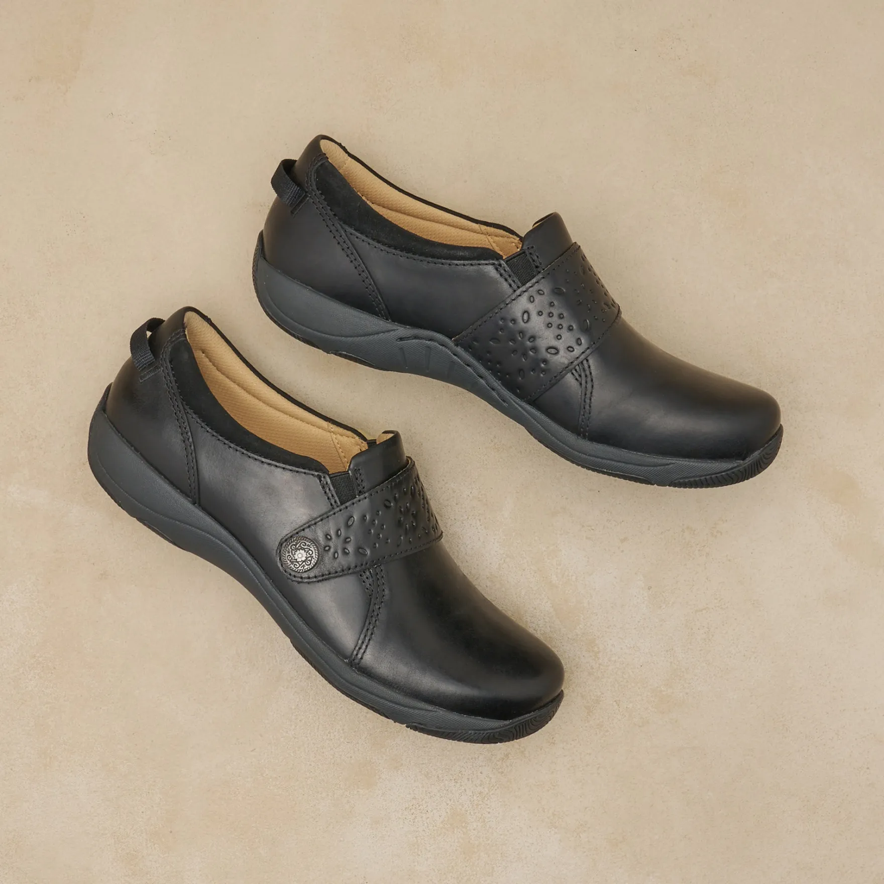Dansko Sallie>Women Sneakers & Outdoor