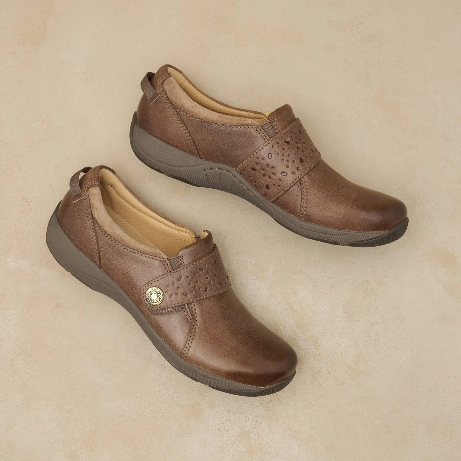Dansko Sallie>Women Sneakers & Outdoor